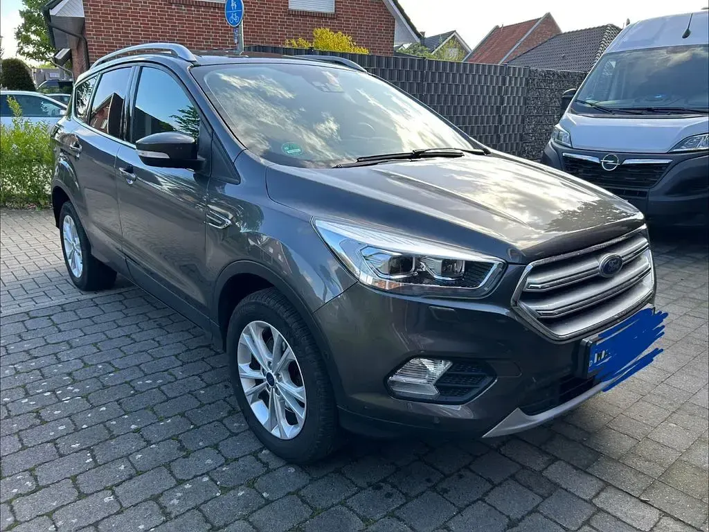 Gebraucht Ford Kuga Titanium 150 PS (110 kW) 2019 Grau SUV