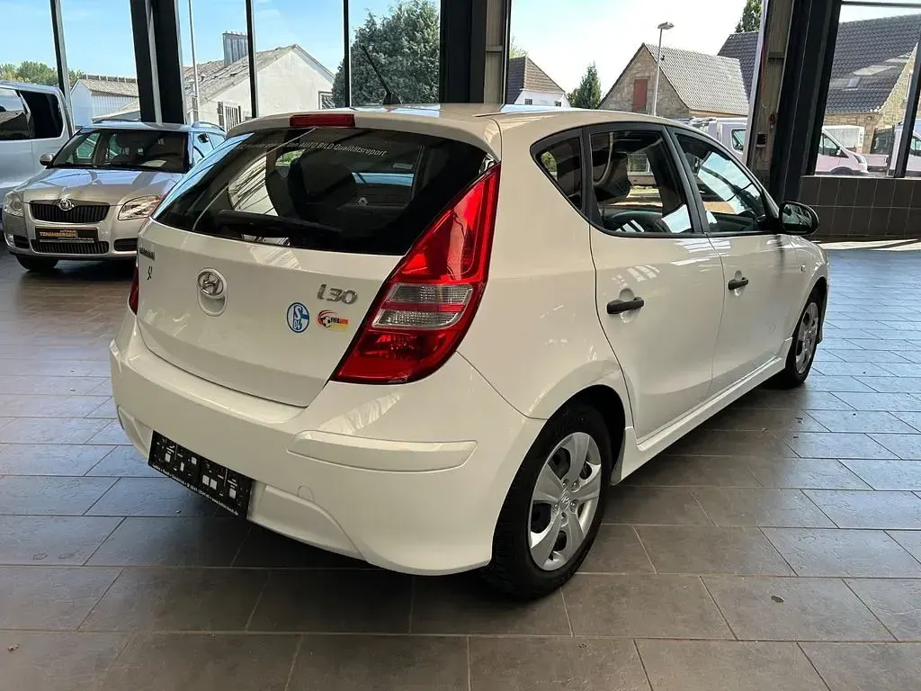 Gebraucht Hyundai i30 Edition 109 PS (80 kW) 2011 Weiß Limousine