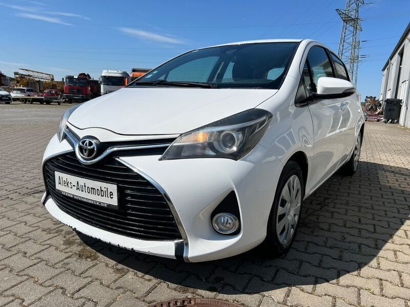 Weiß Gebraucht 2016 Toyota Yaris Limousine | 5.890 € (Superpreis) - Bild 1/4