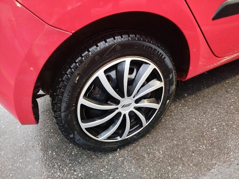 Gebraucht Hyundai i10 67 PS (49 kW) 2009 Rot Kleinwagen