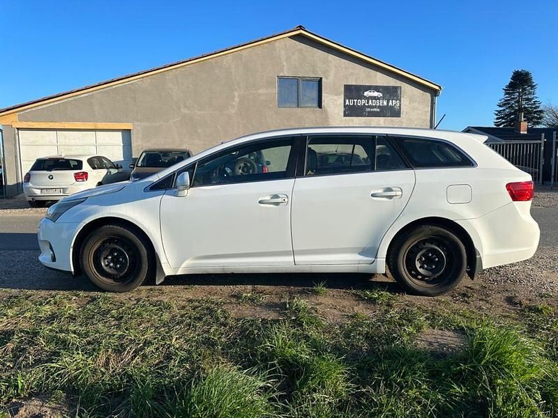 Gebraucht Toyota Avensis 147 PS (108 kW) 2012 Weiß Kombi