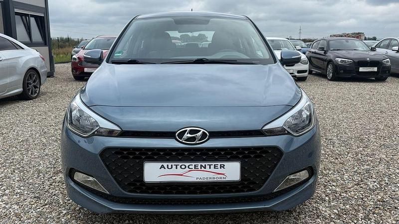 Gebraucht Hyundai i20 Classic 75 PS (55 kW) 2017 Blau Limousine