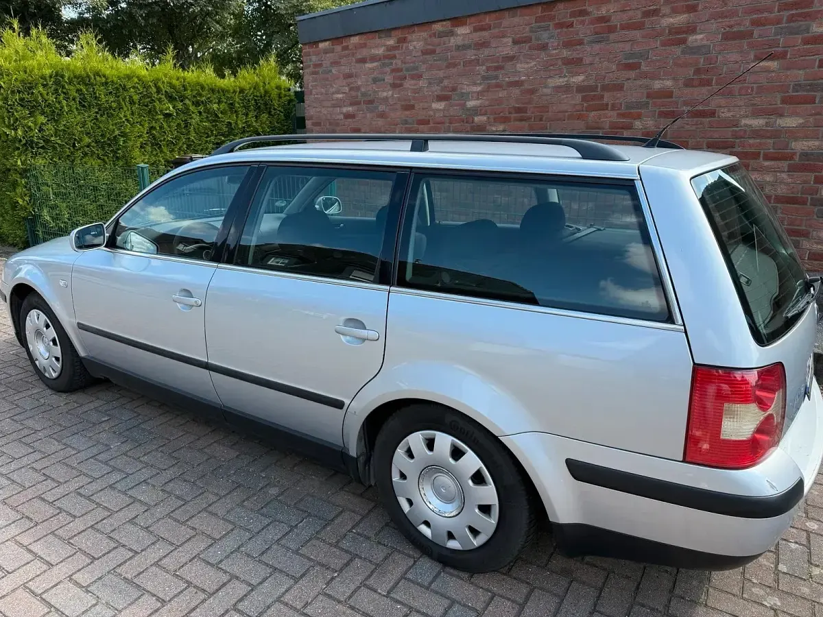 Gebraucht VW Passat 115 PS (84 kW) 2001 Silber Kombi