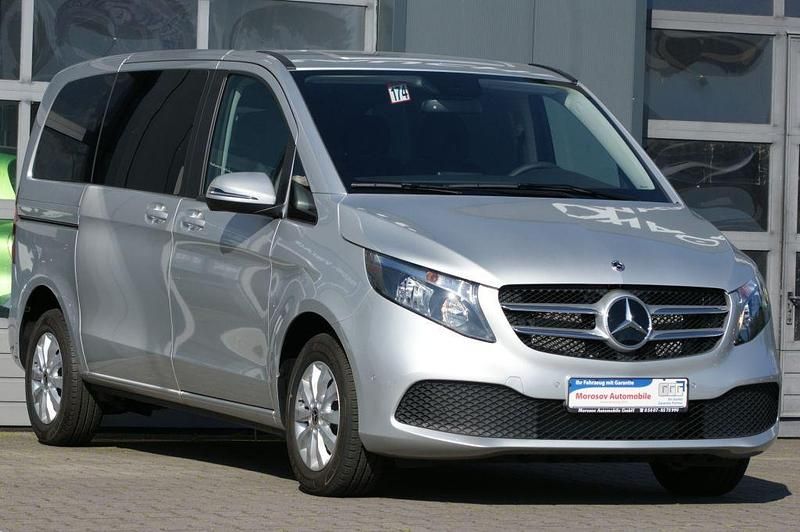 Gebraucht Mercedes V220 163 PS (119 kW) 2023 Silber Van / Kleinbus