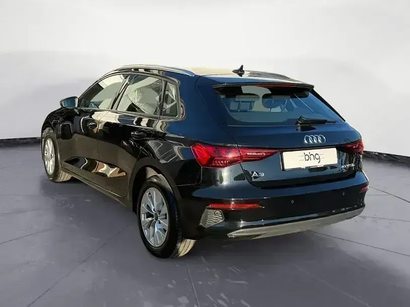 Gebraucht Audi A3 Sportback e-tron Ambiente 109 PS (80 kW) 2022 Schwarz Kleinwagen