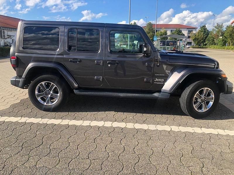 Grau Gebraucht 2020 Jeep Wrangler Sahara SUV | 39.990 € (Guter Preis) - Bild 1/4