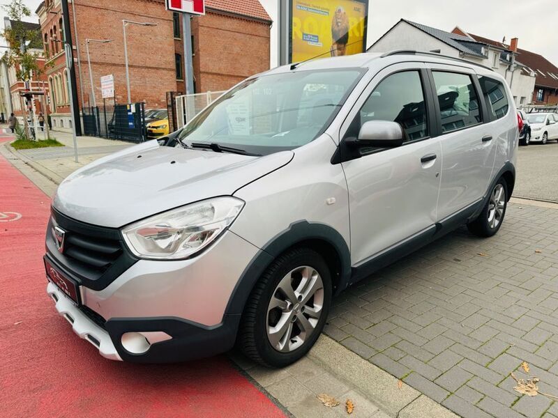 Grau Gebraucht 2016 Dacia Lodgy Stepway Van / Kleinbus | 4.850 € (Guter Preis) - Bild 1/4