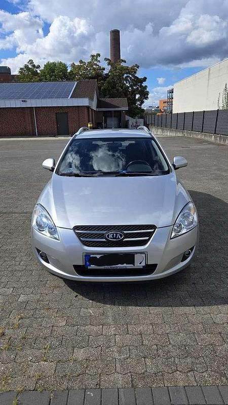 Silber Gebraucht 2009 Kia Ceed LX Limousine | 3.999 € (Guter Preis) - Bild 1/4