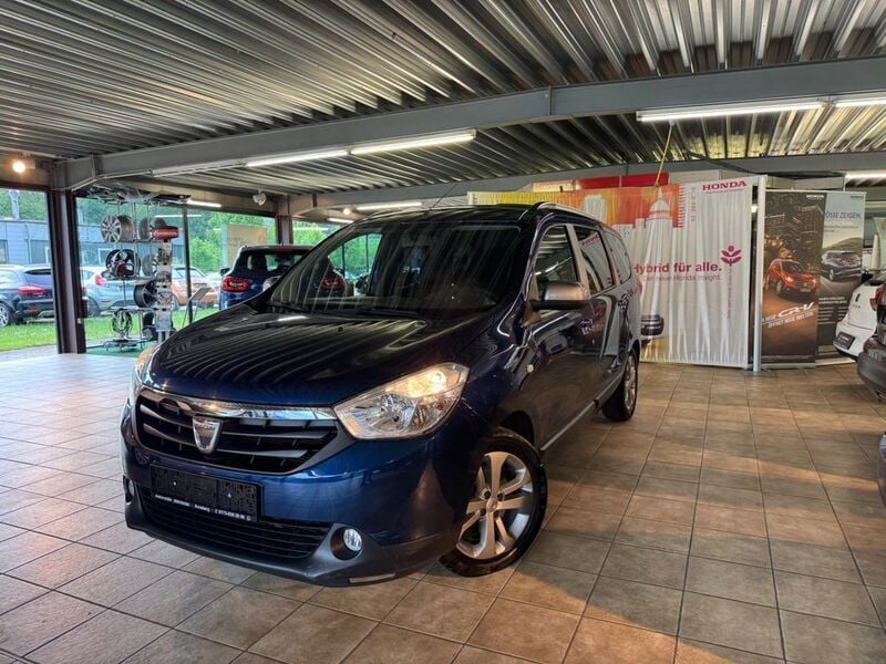 Blau Gebraucht 2015 Dacia Lodgy Celebration Van / Kleinbus | 9.490 € (Teuer) - Bild 1/4