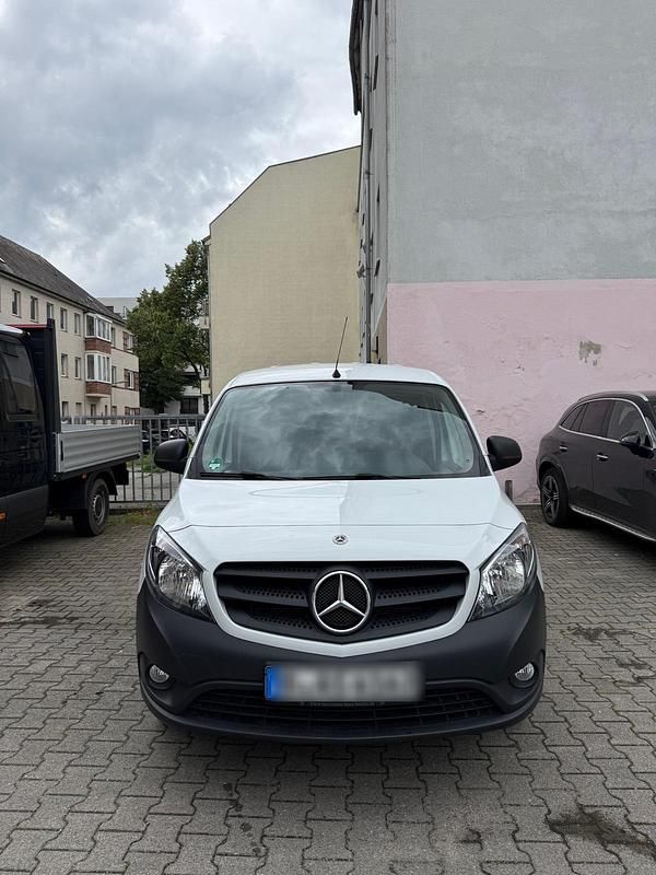 Weiß Gebraucht 2021 Mercedes Citan 109 Kombi | 13.999 € - Bild 1/4