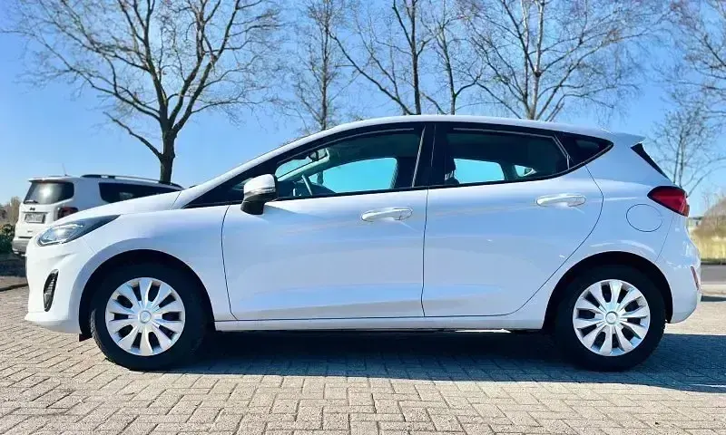 Gebraucht Ford Fiesta Cool & Connect 75 PS (55 kW) 2023 Frostweiß Kleinwagen
