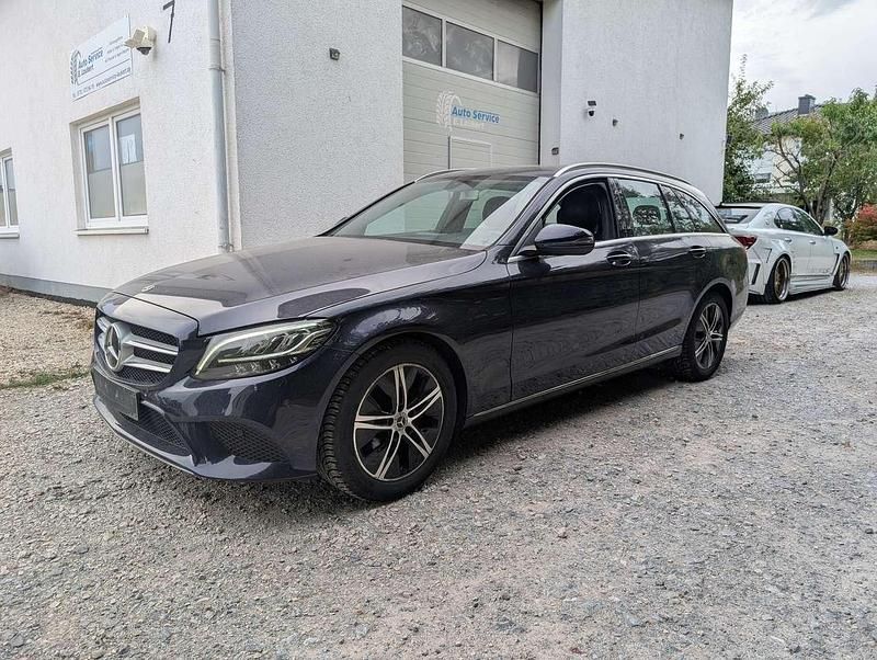 Cavansitblau metallic Gebraucht 2019 Mercedes C180 Avantgarde Kombi | 18.744 € (Guter Preis) - Bild 1/4