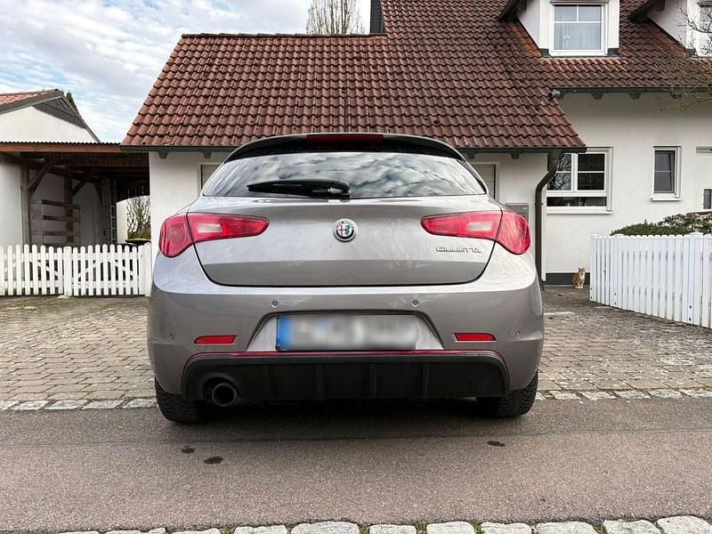 Gebraucht Alfa Romeo Giulietta 150 PS (110 kW) 2017 Grau Kleinwagen
