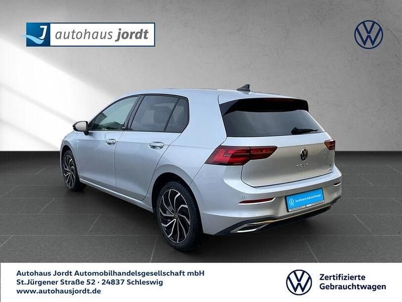 Gebraucht VW Golf VIII Active 131 PS (96 kW) 2022 Silber Limousine