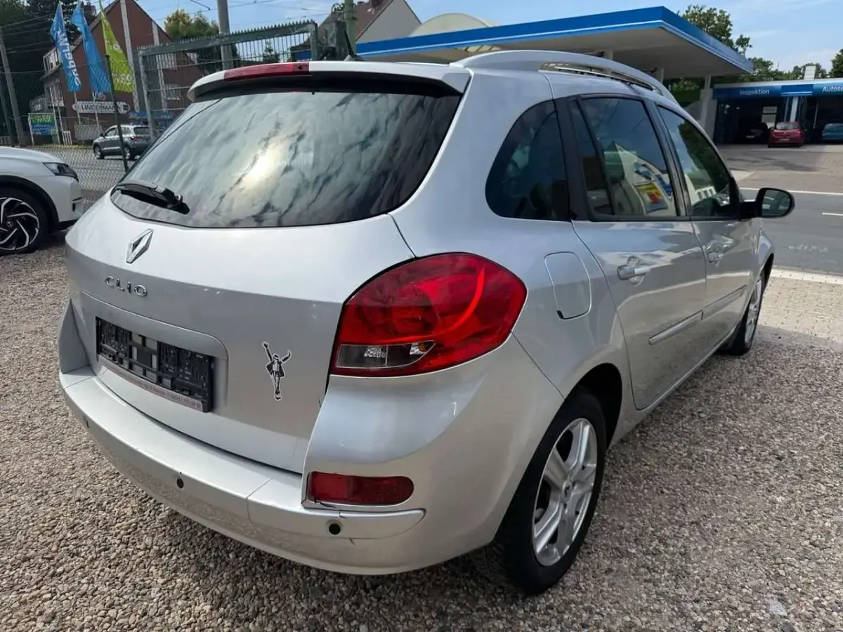 Gebraucht Renault Clio GrandTour Luxe 101 PS (74 kW) 2010 Silber Kombi