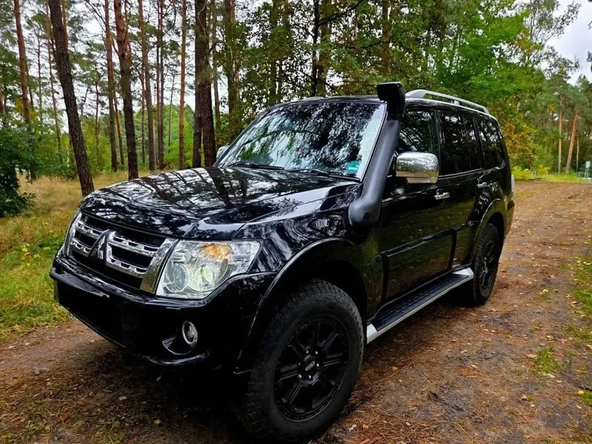Gebraucht Mitsubishi Pajero Intense 200 PS (147 kW) 2013 Schwarz SUV