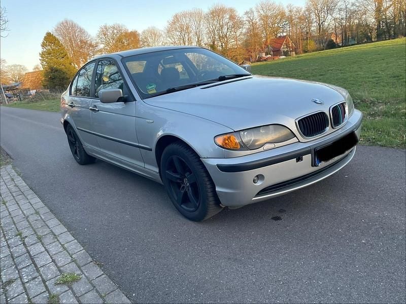 Gebraucht BMW 318 143 PS (105 kW) 2002 Silber Limousine