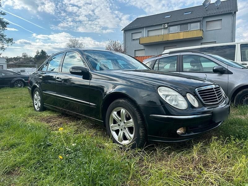 Second-hand Mercedes E200 163 CP (119 kW) 2004 Negru Berlinǎ