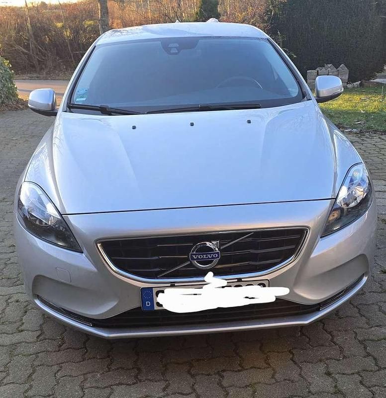 Silber Gebraucht 2015 Volvo V40 Linje You! Limousine | 12.000 € (Fairer Preis) - Bild 1/4