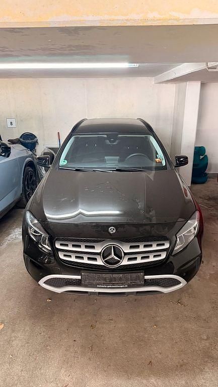 Gebraucht Mercedes GLA200 156 PS (114 kW) 2019 Schwarz SUV