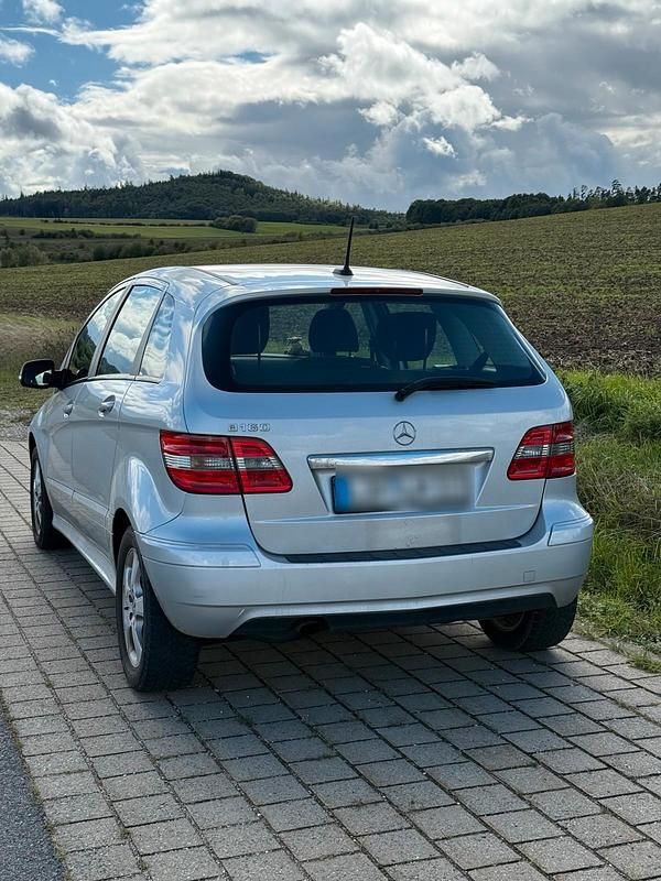 Gebraucht Mercedes B160 95 PS (69 kW) 2011 Silber Van / Kleinbus