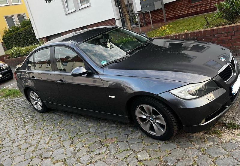 Grau Gebraucht 2005 BMW 320 Limousine | 1.500 € (Superpreis) - Bild 1/4