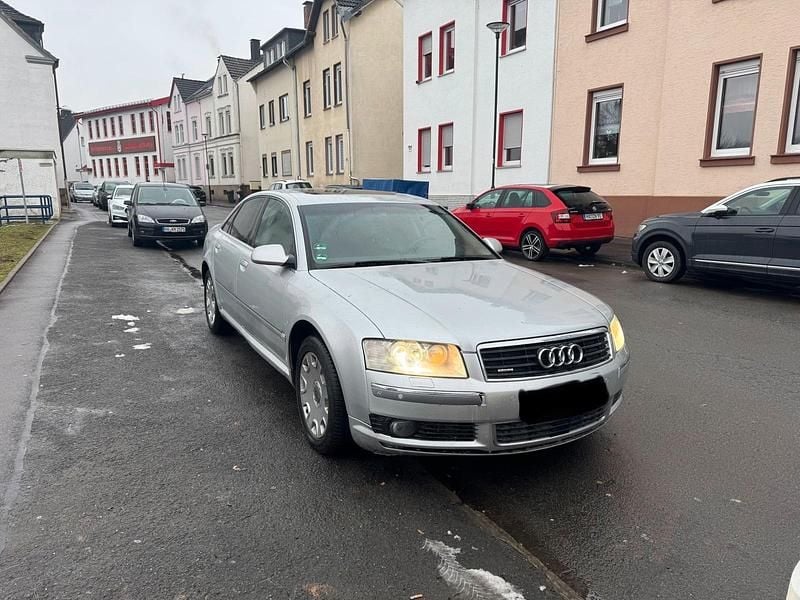 Silber Gebraucht 2004 Audi A8 Limousine | 3.000 € (Fairer Preis) - Bild 1/4