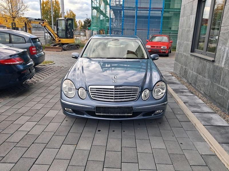 Gebraucht Mercedes E220 Elegance 150 PS (110 kW) 2005 Blau Limousine