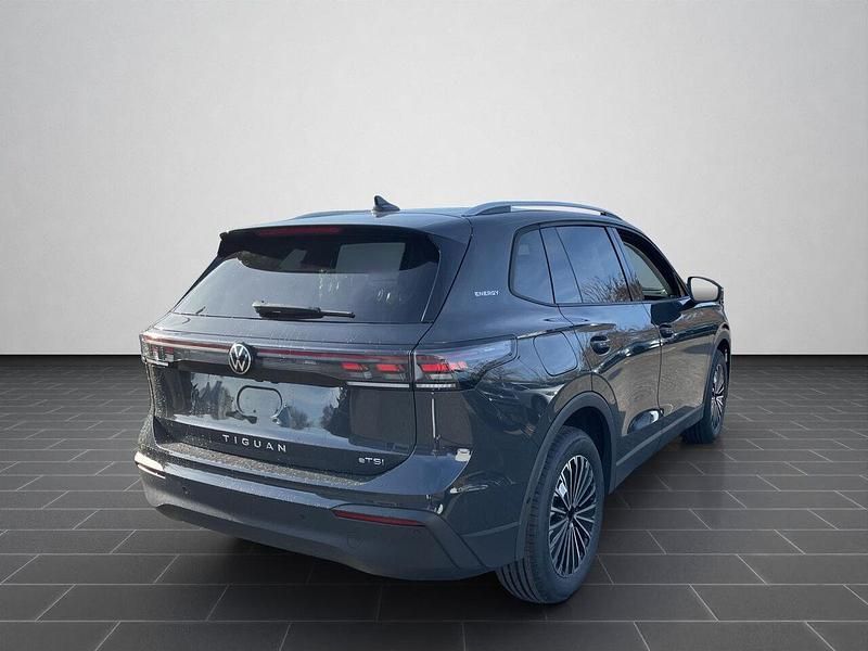 Gebraucht VW Tiguan 150 PS (110 kW) 2026 Uranograu SUV