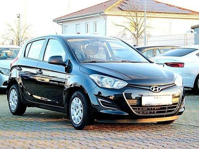 Gebraucht Hyundai i20 Classic 86 PS (63 kW) 2014 Schwarz Kleinwagen
