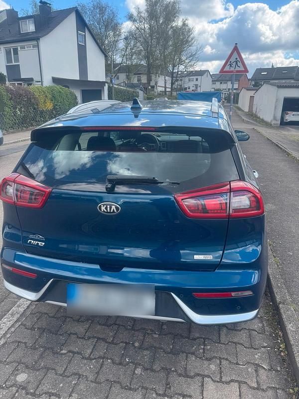 Gebraucht Kia Niro 141 PS (103 kW) 2018 Blau SUV