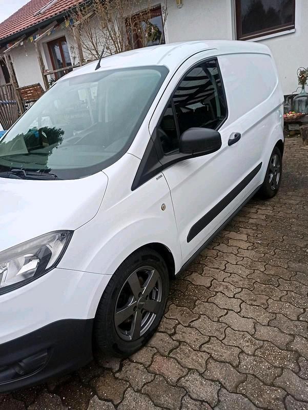 Second-hand Ford Courier Basis 75 CP (55 kW) 2017 Alb Monovolum