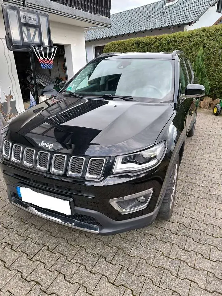 Gebraucht Jeep Compass Limited 140 PS (102 kW) 2018 Schwarz SUV