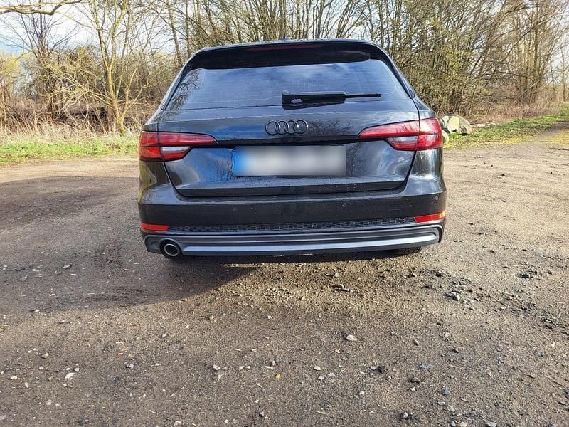 Second-hand Audi A4 S-Line 150 CP (110 kW) 2017 Negru Break
