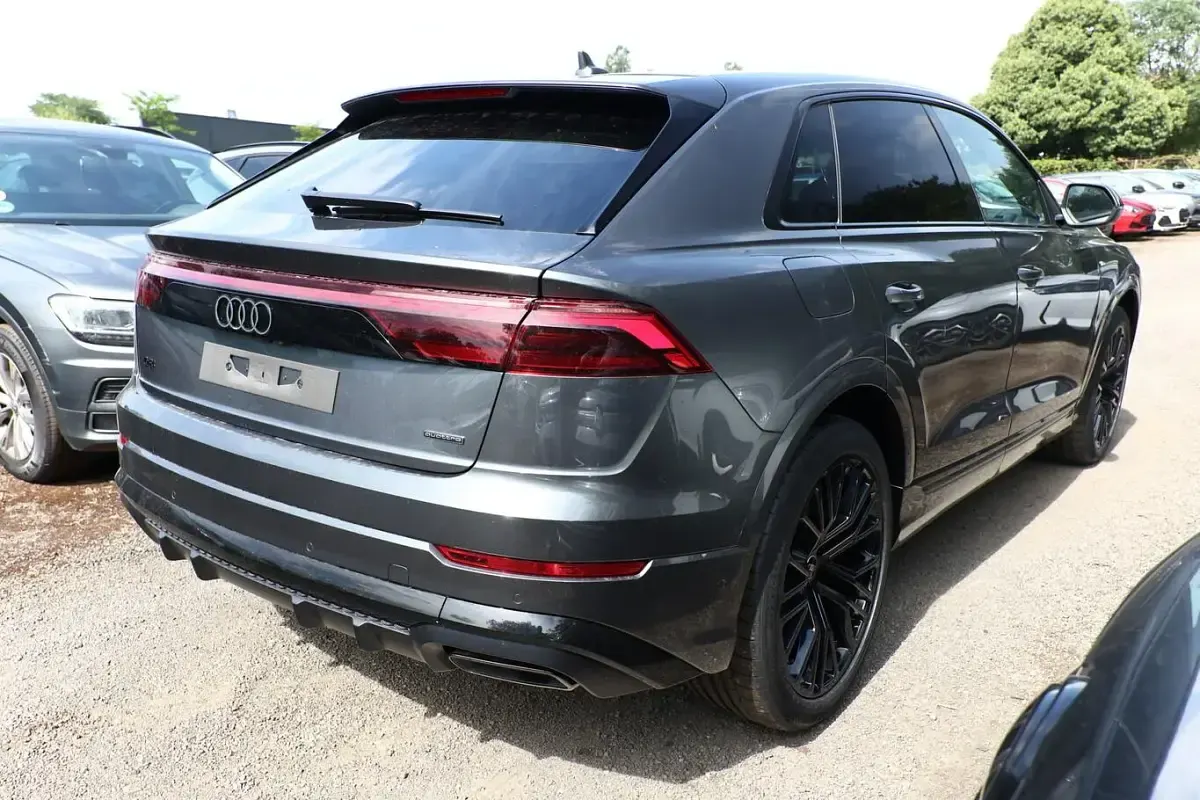 Neu Audi Q8 S-Line 286 PS (210 kW) 2026 Daytonagrau perleffekt SUV