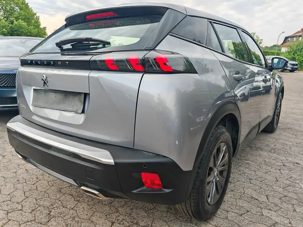 Gebraucht Peugeot 2008 131 PS (96 kW) 2022 Schwarz SUV