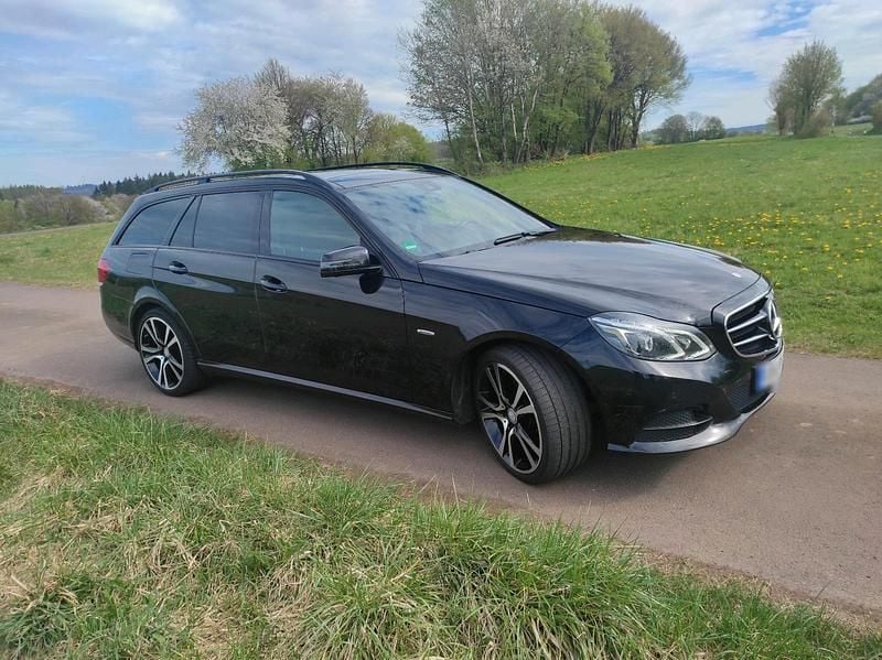 Gebraucht Mercedes E220 170 PS (125 kW) 2017 Schwarz Kombi