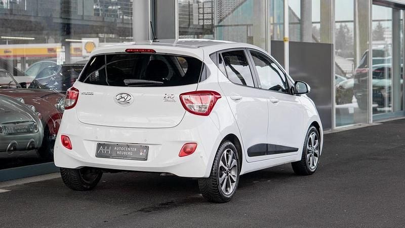 Gebraucht Hyundai i10 Passion 87 PS (63 kW) 2016 Weiß Kleinwagen