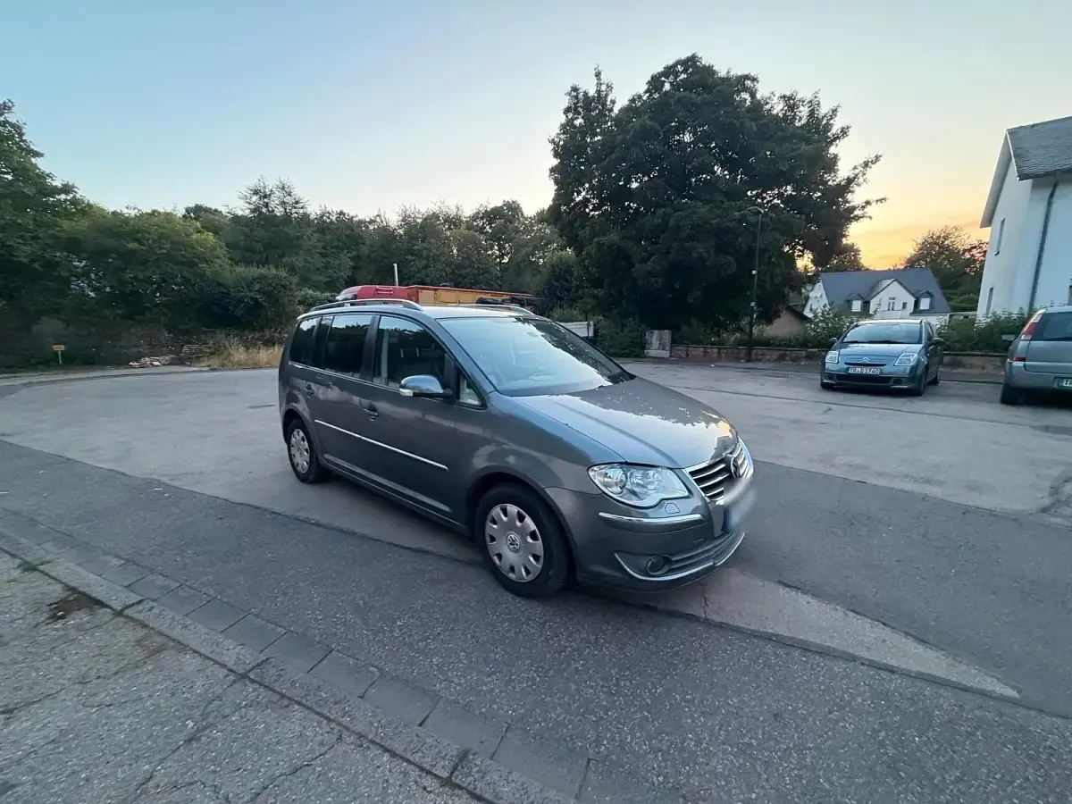 Gebraucht VW Touran 140 PS (102 kW) 2007 Grau Van / Kleinbus