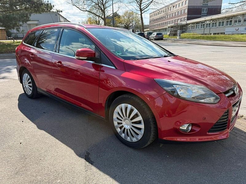 Gebraucht Ford Focus Titanium 163 PS (119 kW) 2013 Rot Kombi