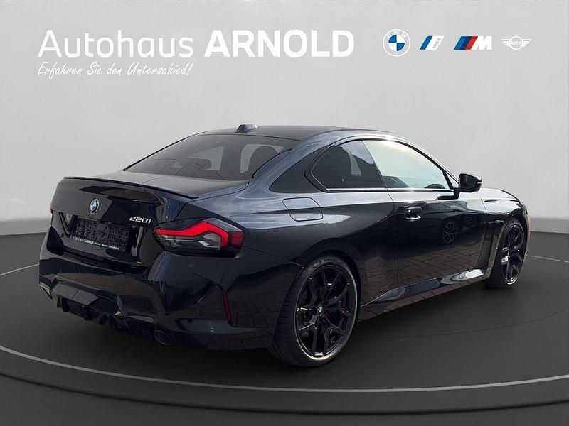 Gebraucht BMW 220 M Sport 184 PS (135 kW) 2025 Black sapphire Coupé