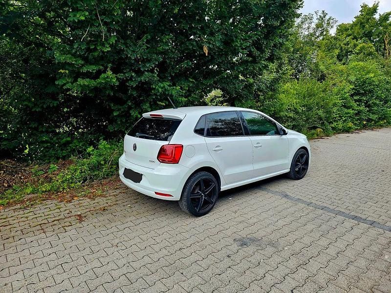 Gebraucht VW Polo Comfortline 75 PS (55 kW) 2015 Weiß Limousine