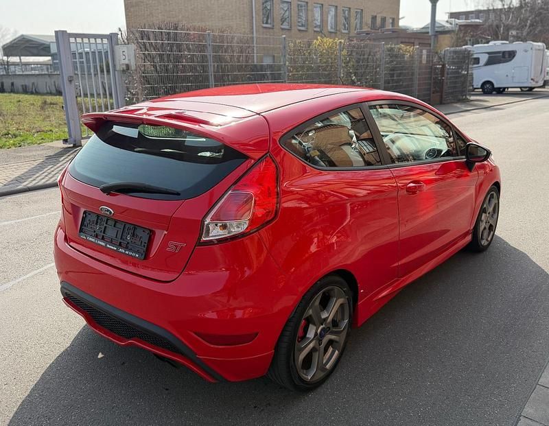 Gebraucht Ford Fiesta Performance Edition 182 PS (133 kW) 2013 Rot Kleinwagen