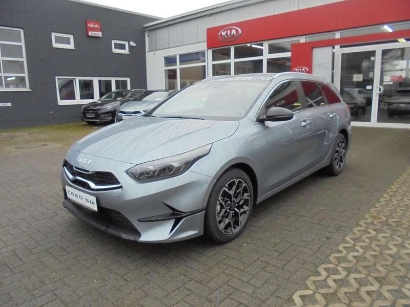 Neu Kia Ceed Sportswagon 101 PS (74 kW) 2025 Lunarsilber metallic Kombi