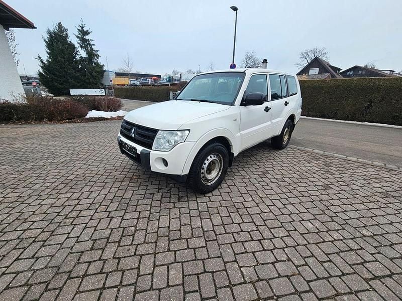 Weiß Gebraucht 2010 Mitsubishi Pajero Inform SUV | 8.500 € (Superpreis) - Bild 1/4