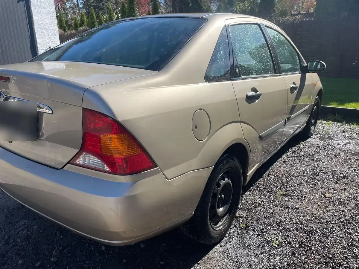 Gebraucht Ford Focus Ghia 101 PS (74 kW) 1999 Gold Limousine