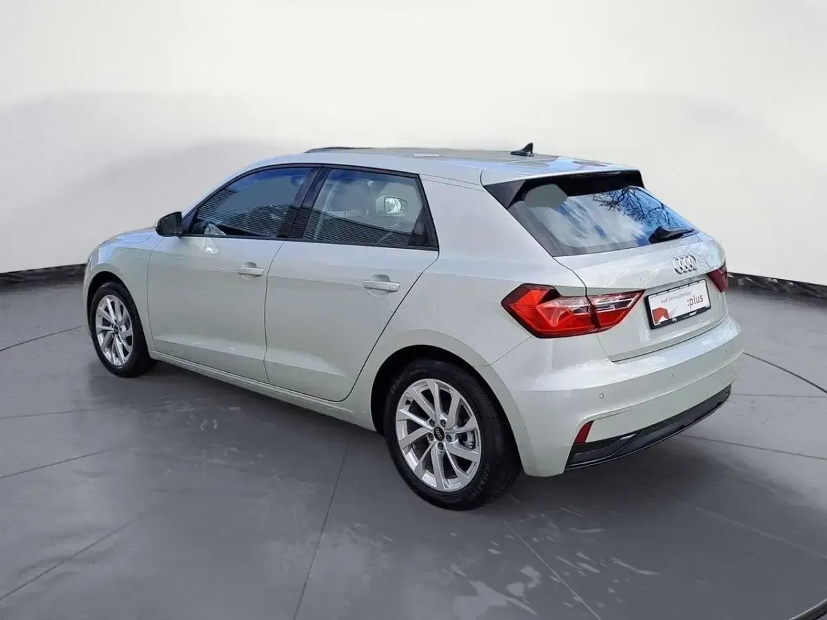 Używany Audi A1 Advanced Plus 116 KM (85 kW) 2025 Srebrny SUV