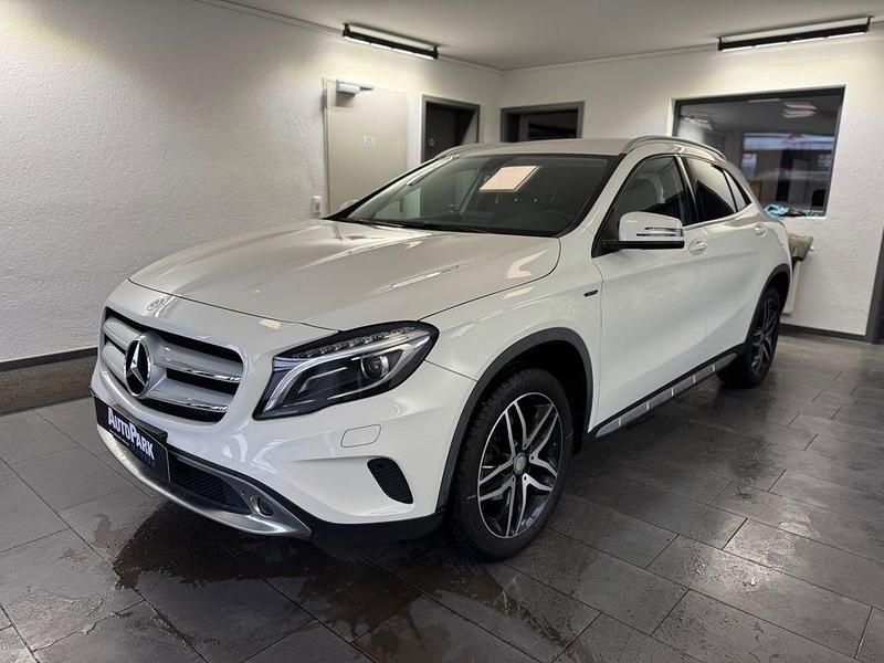 Gebraucht Mercedes GLA180 109 PS (80 kW) 2016 Weiß SUV