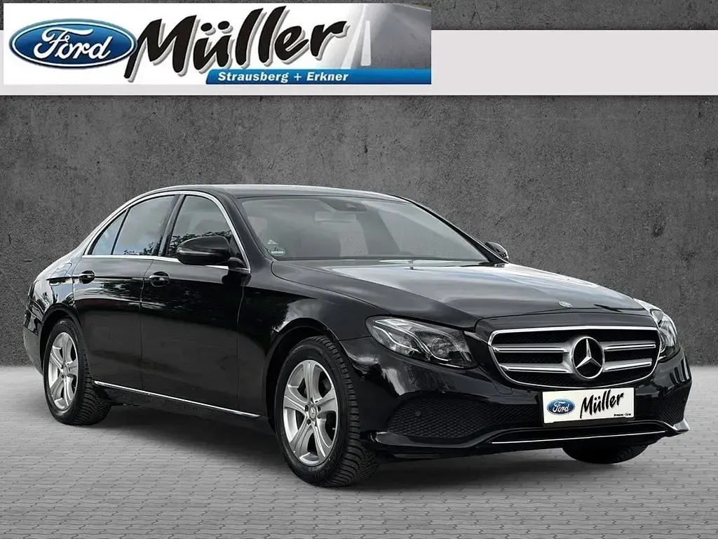 Gebraucht Mercedes E200 Avantgarde 184 PS (135 kW) 2016 Obsidianschwarz  metalliclack Limousine