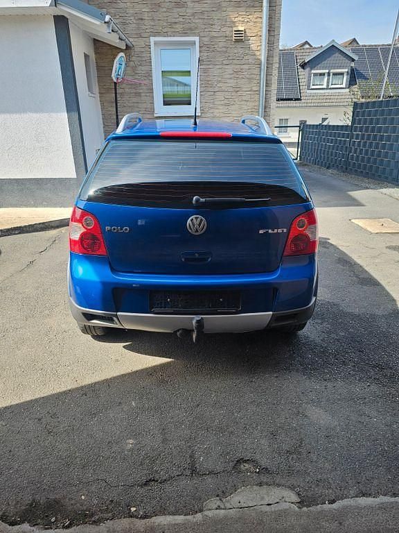 Gebraucht VW Polo 101 PS (74 kW) 2004 Blau Kleinwagen